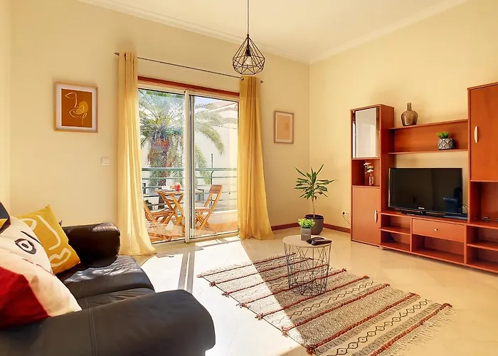 Theos Apartment By Lovelystay